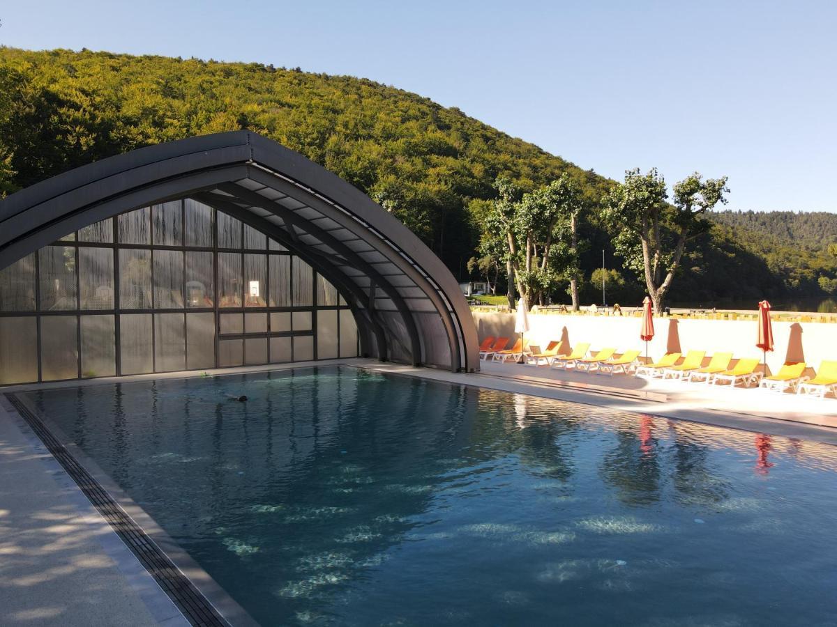 Camping Domaine Du Lac Chambon Murol Ngoại thất bức ảnh