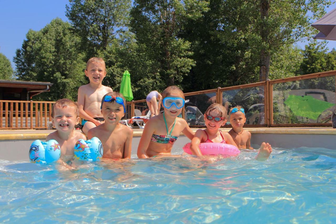 Camping Domaine Du Lac Chambon Murol Ngoại thất bức ảnh