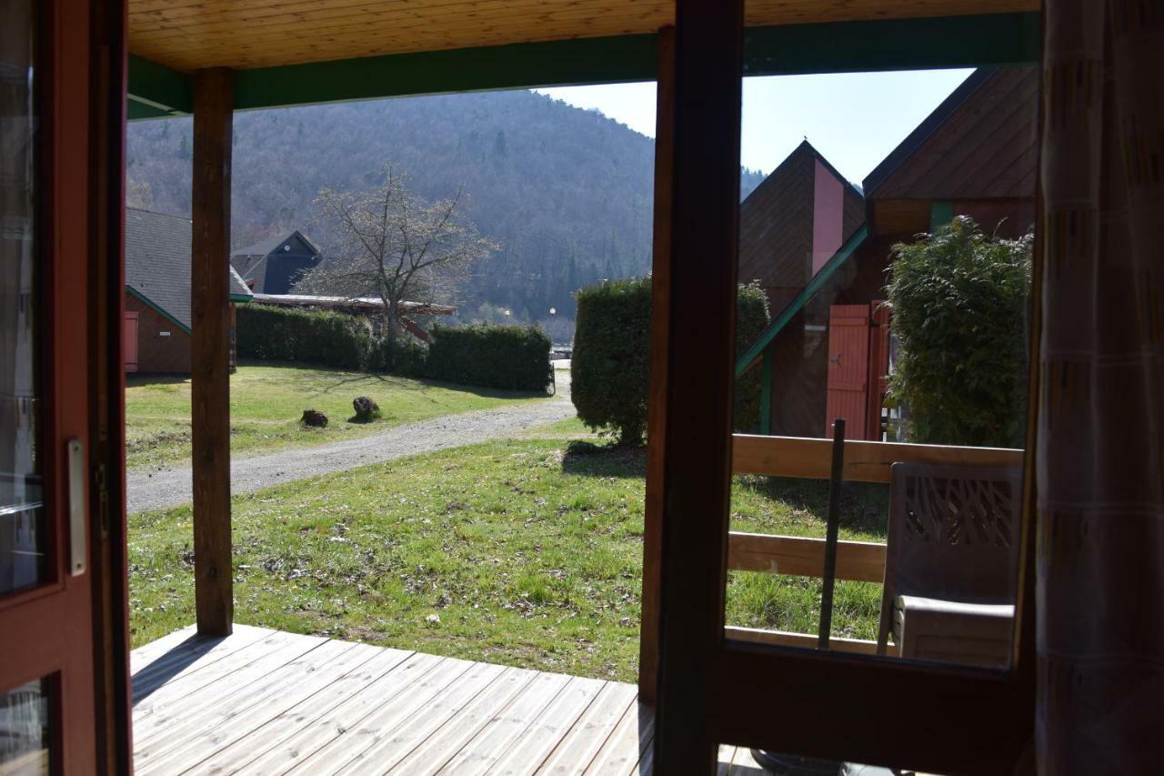 Camping Domaine Du Lac Chambon Murol Ngoại thất bức ảnh