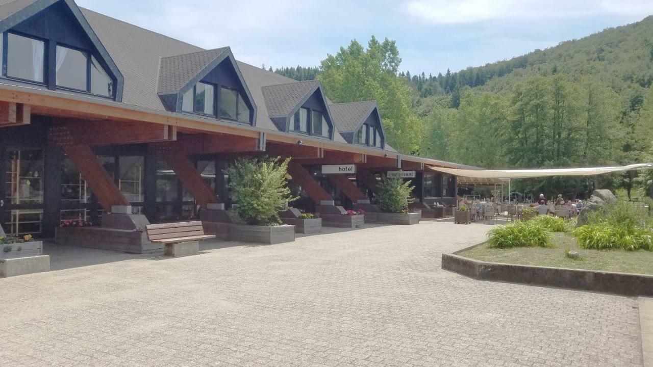 Camping Domaine Du Lac Chambon Murol Ngoại thất bức ảnh